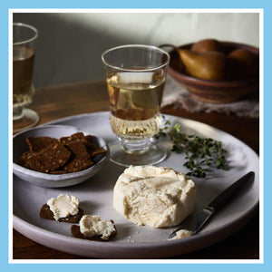 Fresh ricotta cheese with crackers and cider pairing